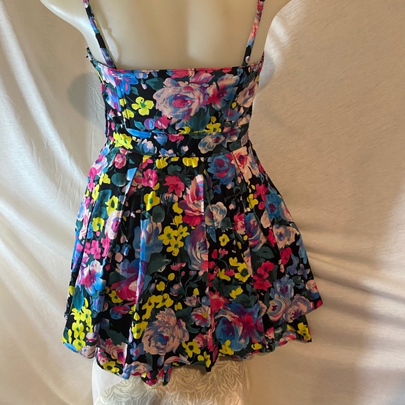 H&M Floral Corset Dress - Picture 5 of 8